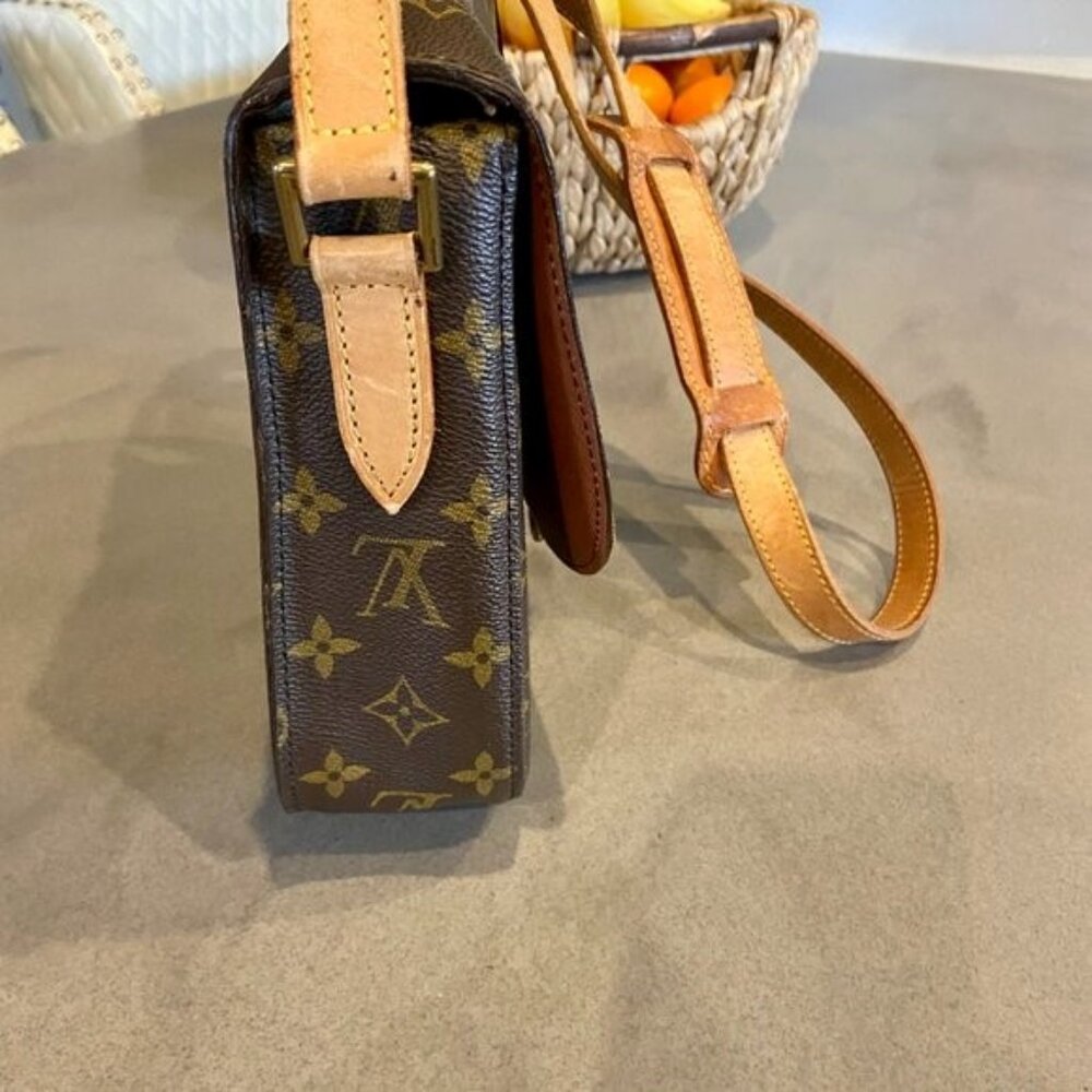 Louis Vuitton Monogram Saint Cloud GM Crossbody Shoulder Handbag - Picture 4 of 12